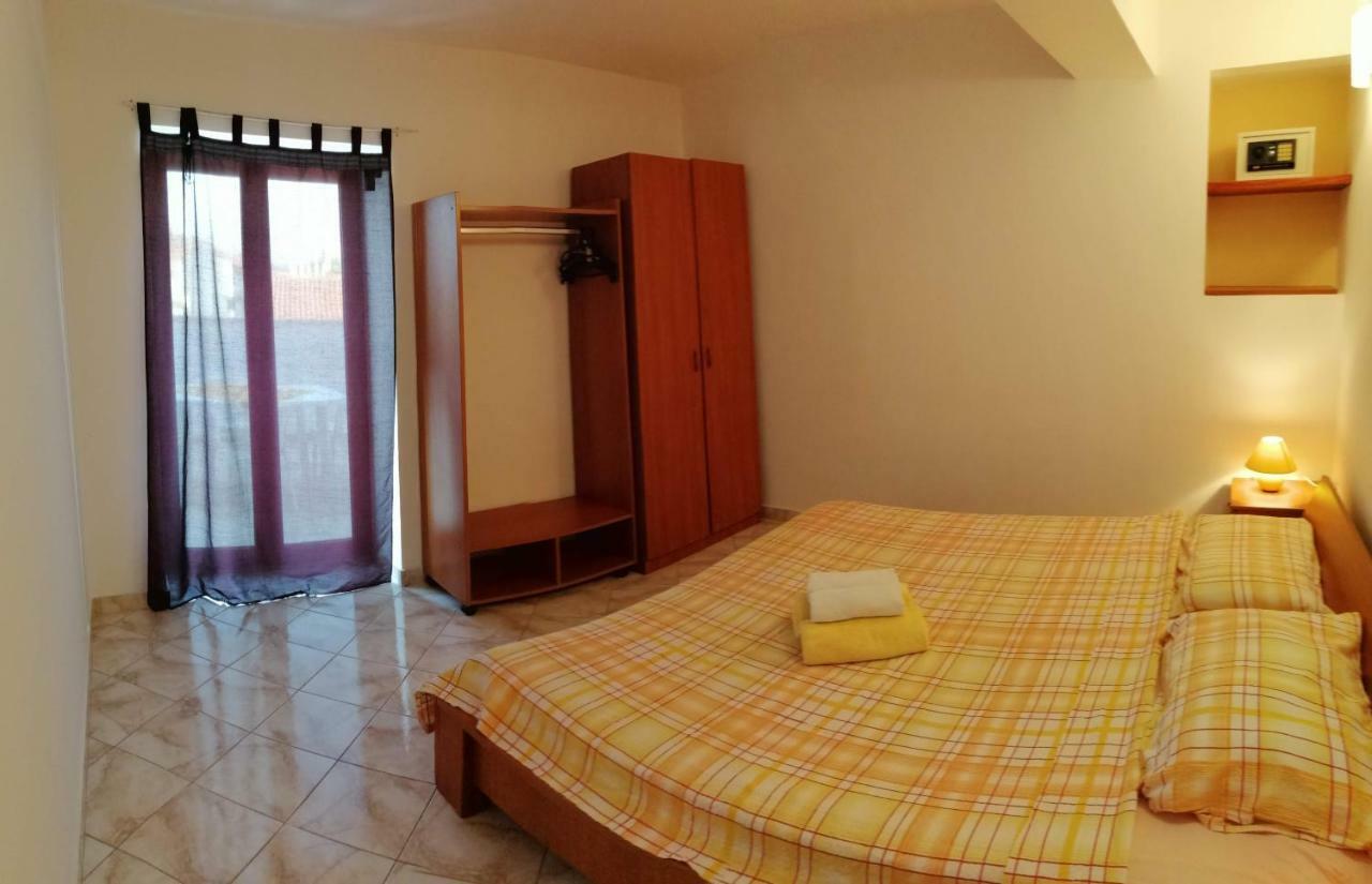 Gracia Apartments Funtana Luaran gambar