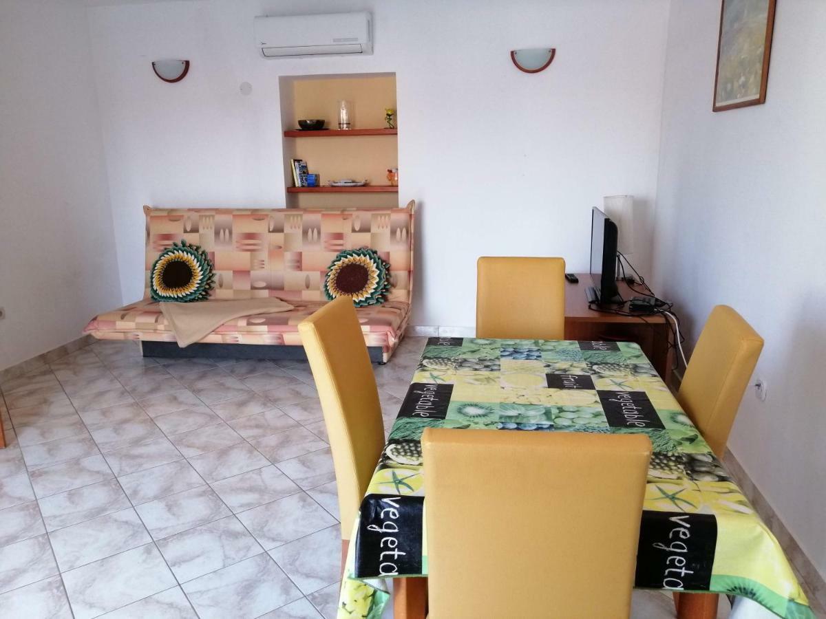 Gracia Apartments Funtana Luaran gambar