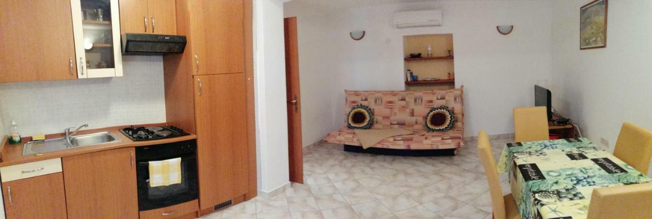 Gracia Apartments Funtana Luaran gambar